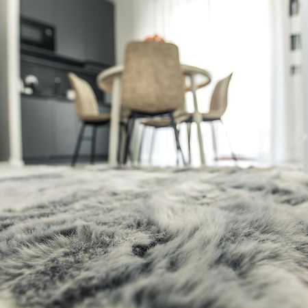 New Modern Studio Apartment In The Old Town Riga Exterior photo